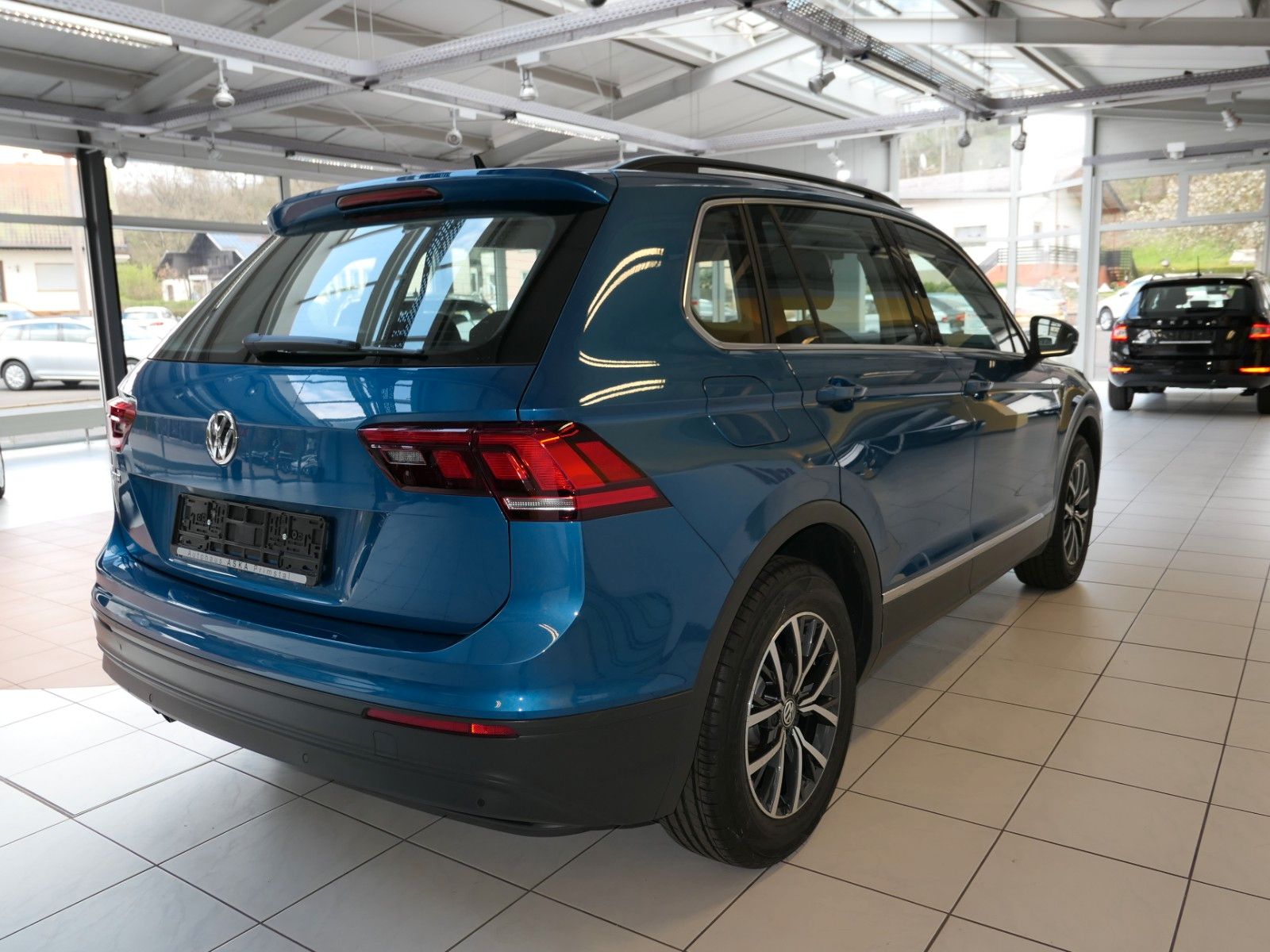 Fahrzeugabbildung Volkswagen Tiguan 2.0 TDI DSG*Navi + AppConnect*ACC*Alarm*
