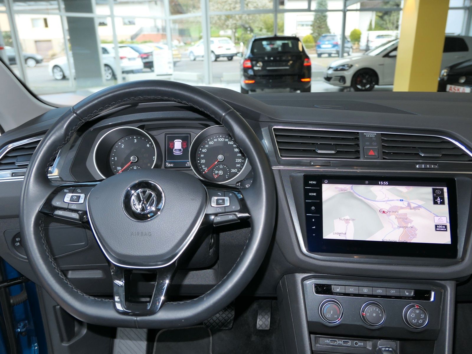Fahrzeugabbildung Volkswagen Tiguan 2.0 TDI DSG*Navi + AppConnect*ACC*Alarm*