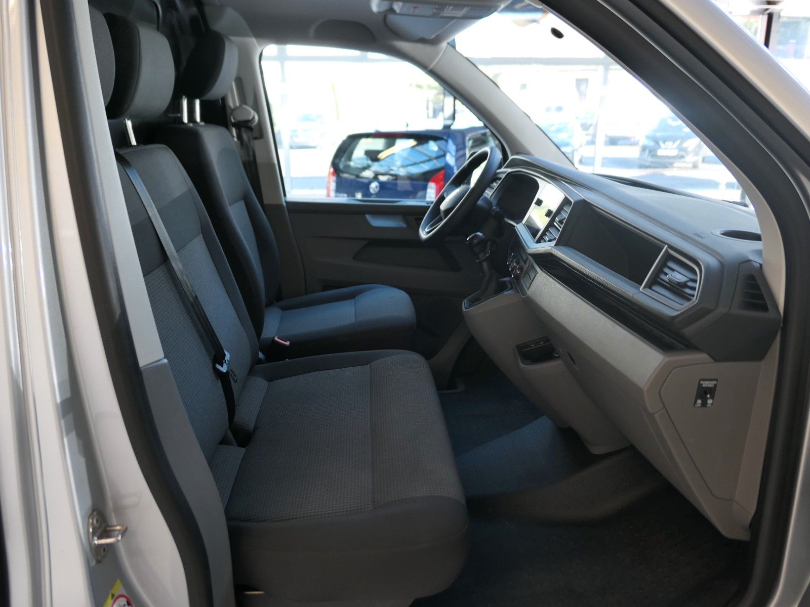 Fahrzeugabbildung Volkswagen T6.1 Kasten 2.0 TDI*Navi+AppConn.*Heckflügeltür*