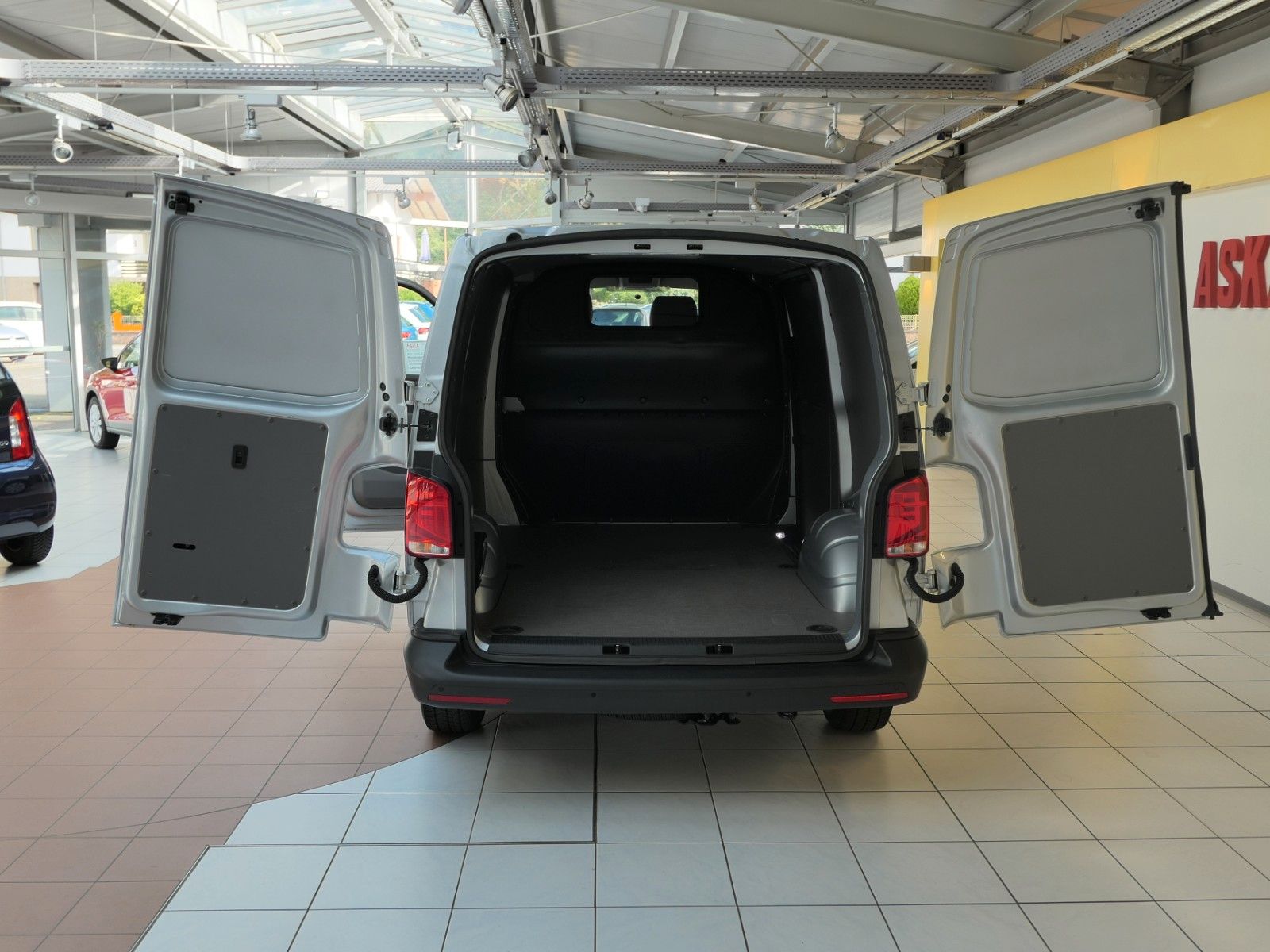Fahrzeugabbildung Volkswagen T6.1 Kasten 2.0 TDI*Navi+AppConn.*Heckflügeltür*