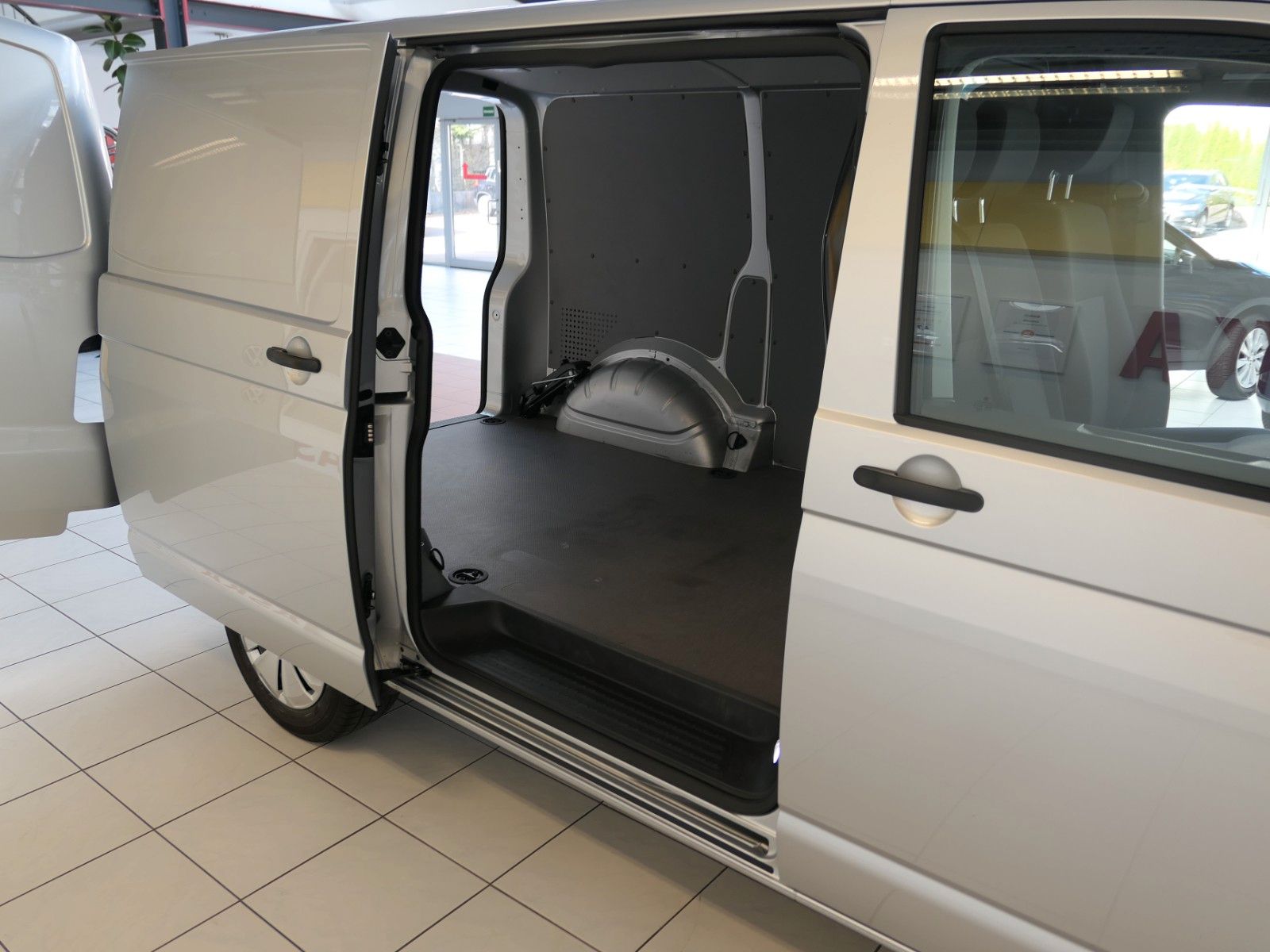 Fahrzeugabbildung Volkswagen T6.1 Kasten 2.0 TDI*Navi+AppConn.*Heckflügeltür*