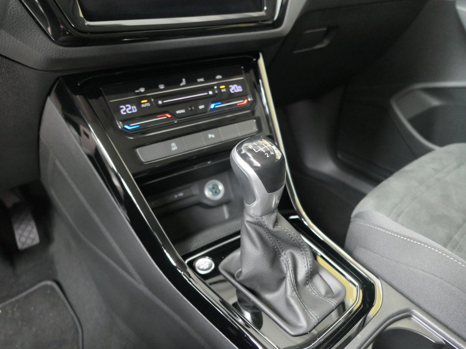 Fahrzeugabbildung Volkswagen Touran Highline 1.5 TSI*Navi*LM*ACC*LM*Panoramad