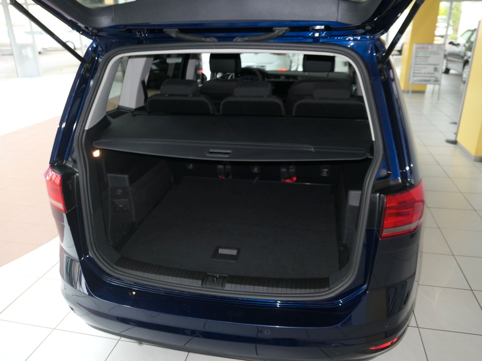 Fahrzeugabbildung Volkswagen Touran Highline 1.5 TSI*Navi*LM*ACC*LM*Panoramad