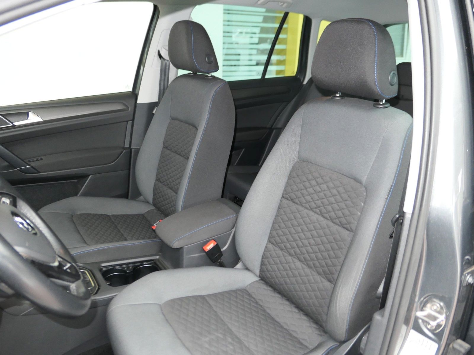 Fahrzeugabbildung Volkswagen Golf Sportsvan DSG NAVI+AppConnect LM