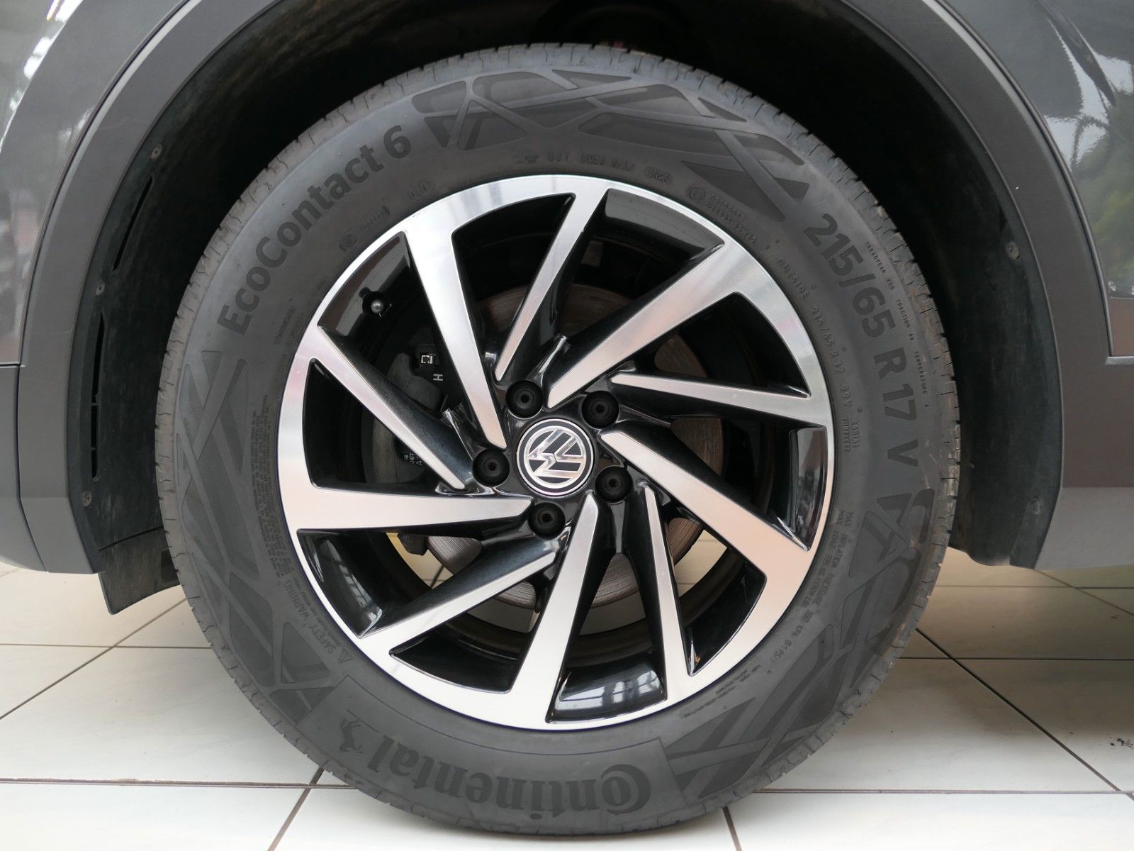 Fahrzeugabbildung Volkswagen Tiguan 1.5 TSI  Mod2019*ACC*NAVI*LM*AHK*