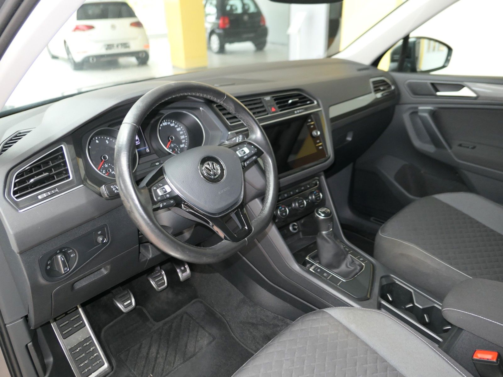 Fahrzeugabbildung Volkswagen Tiguan 1.5 TSI  Mod2019*ACC*NAVI*LM*AHK*