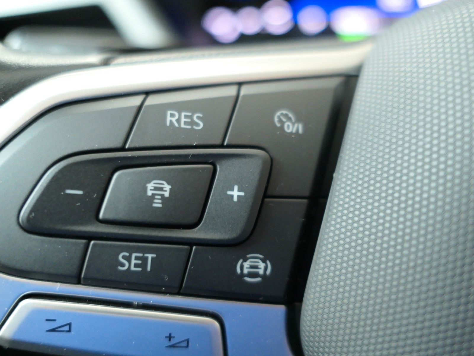 Fahrzeugabbildung Volkswagen Touran 1.5TSI DSG*AHK*DYNAUDIO*Panoramadach*StHz