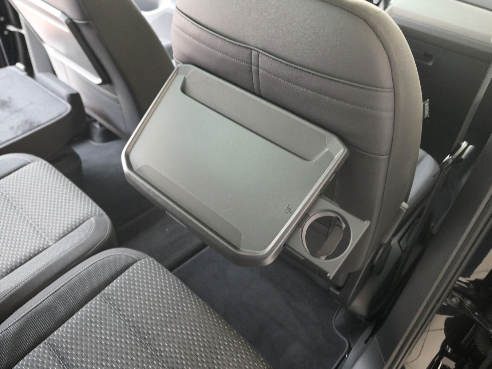 Fahrzeugabbildung Volkswagen Touran 1.5TSI DSG*AHK*DYNAUDIO*Panoramadach*StHz