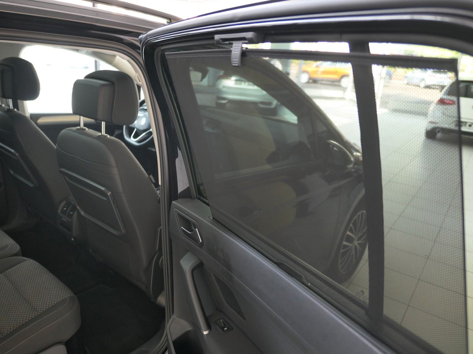Fahrzeugabbildung Volkswagen Touran 1.5TSI DSG*AHK*DYNAUDIO*Panoramadach*StHz