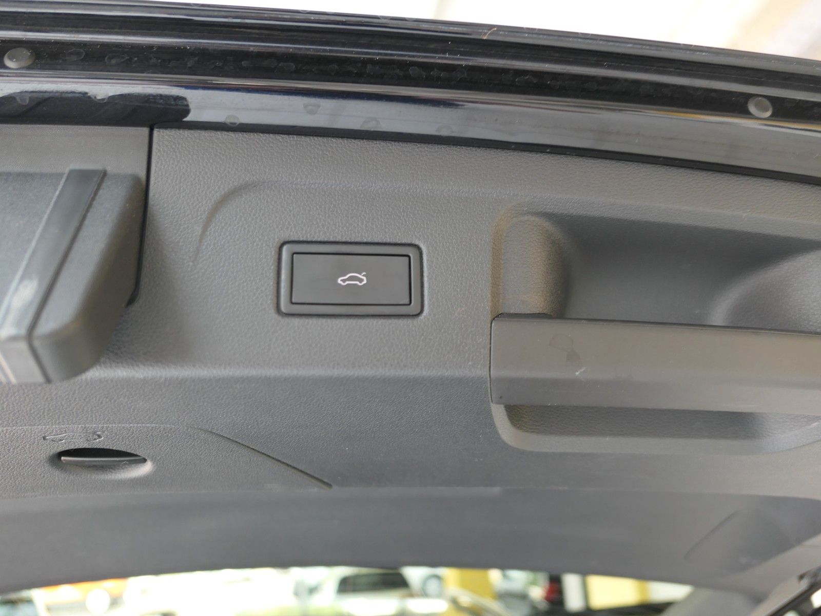 Fahrzeugabbildung Volkswagen Touran 1.5TSI DSG*AHK*DYNAUDIO*Panoramadach*StHz