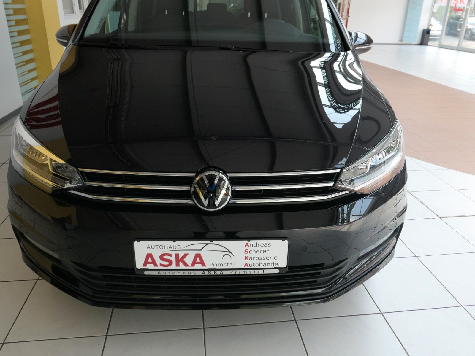 Fahrzeugabbildung Volkswagen Touran 1.5TSI DSG*AHK*DYNAUDIO*Panoramadach*StHz