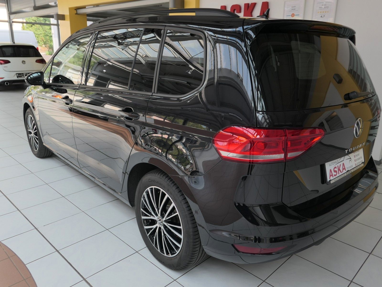 Fahrzeugabbildung Volkswagen Touran 1.5TSI DSG*AHK*DYNAUDIO*Panoramadach*StHz