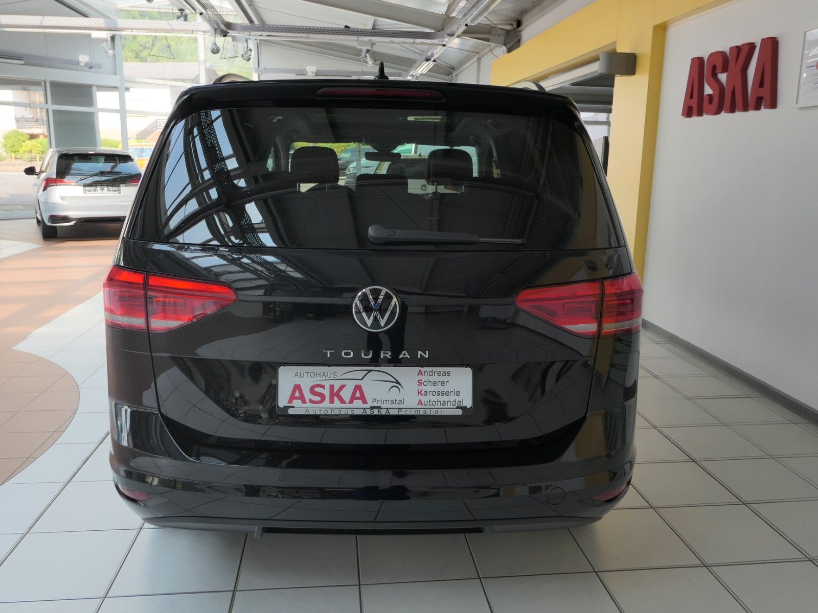 Fahrzeugabbildung Volkswagen Touran 1.5TSI DSG*AHK*DYNAUDIO*Panoramadach*StHz