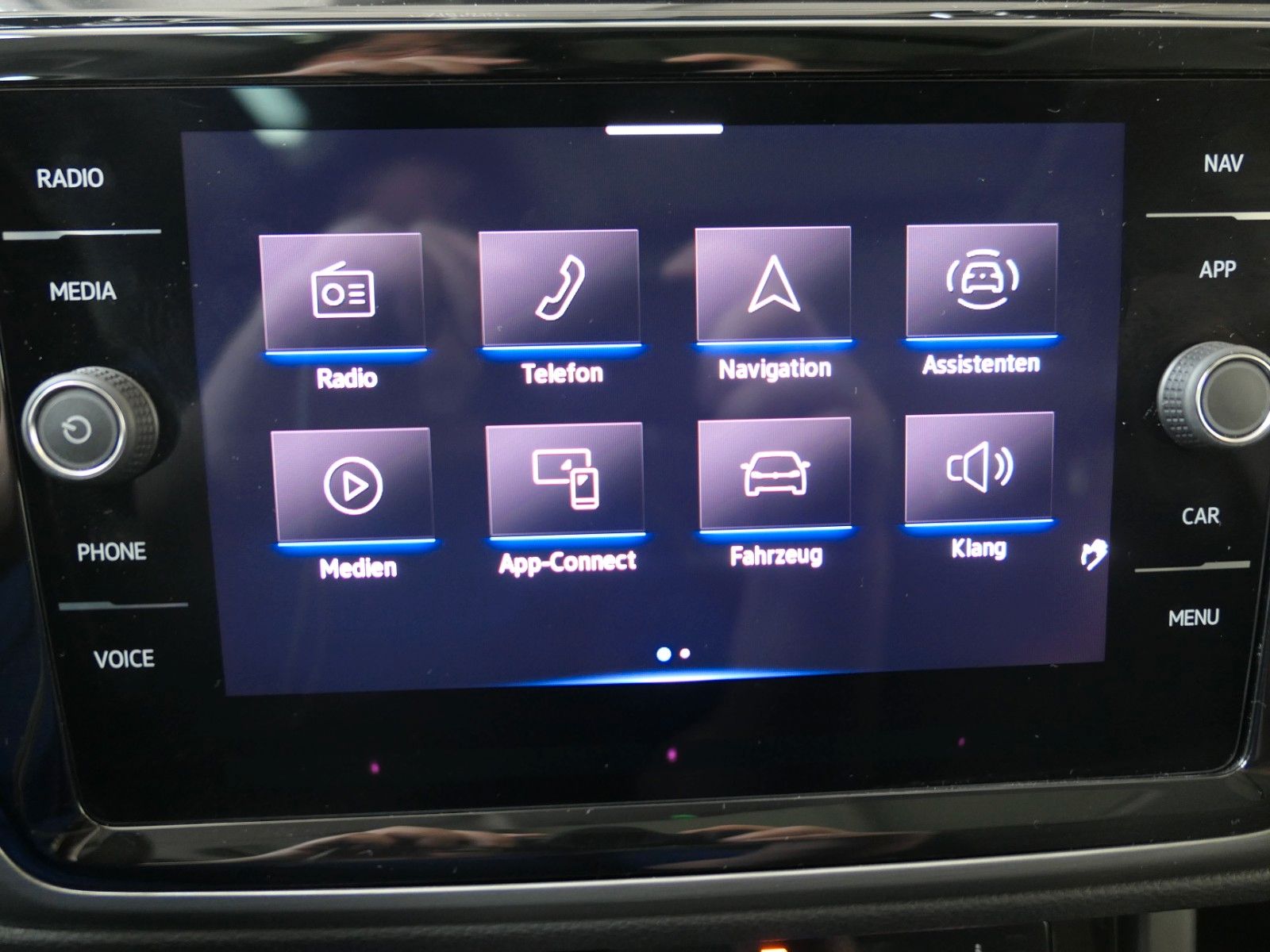 Fahrzeugabbildung Volkswagen Touran 1.5TSI DSG*AHK*DYNAUDIO*Panoramadach*StHz