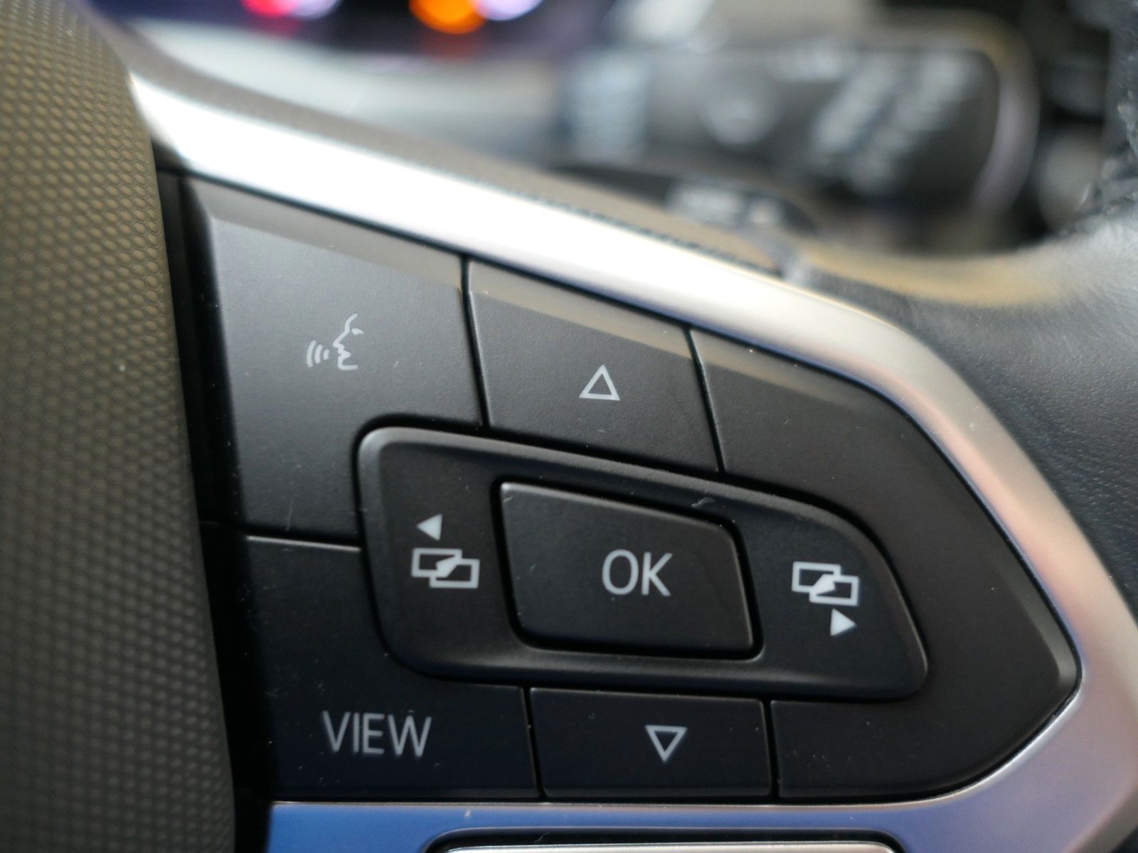 Fahrzeugabbildung Volkswagen Touran 1.5TSI DSG*AHK*DYNAUDIO*Panoramadach*StHz