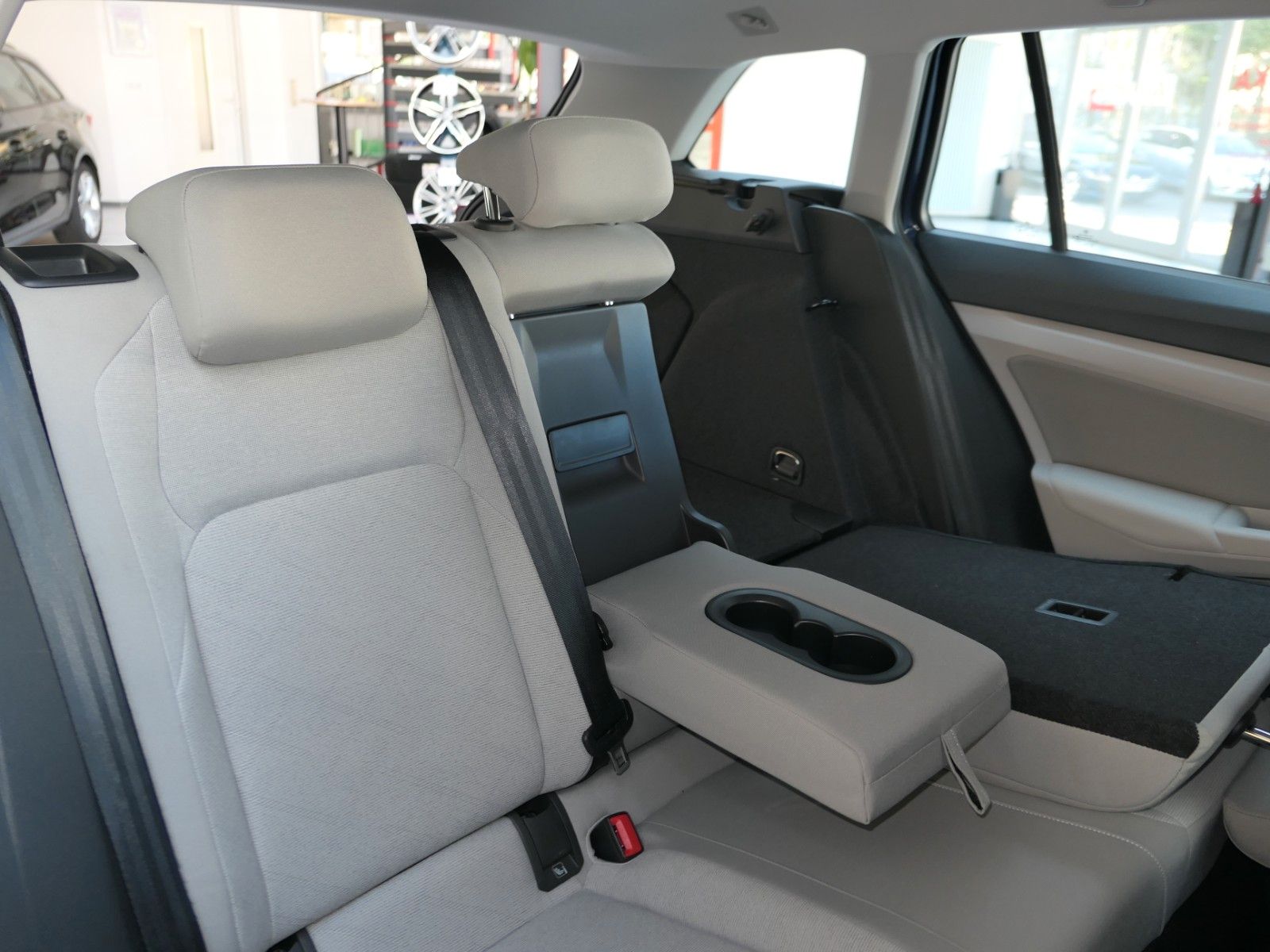 Fahrzeugabbildung Volkswagen Golf VIII Variant 110 TSI Life*NAVI*App*RFK*ACC
