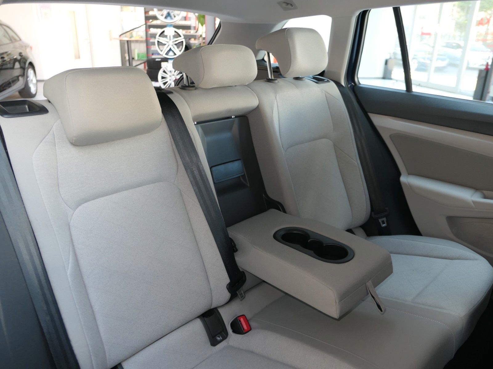 Fahrzeugabbildung Volkswagen Golf VIII Variant 110 TSI Life*NAVI*App*RFK*ACC