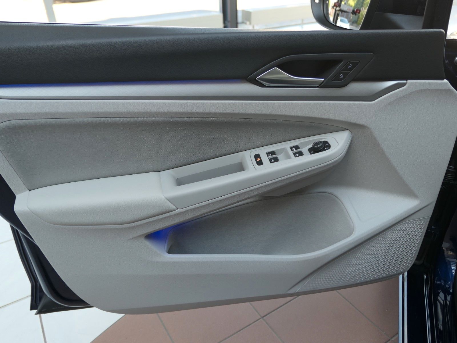 Fahrzeugabbildung Volkswagen Golf VIII Variant 110 TSI Life*NAVI*App*RFK*ACC