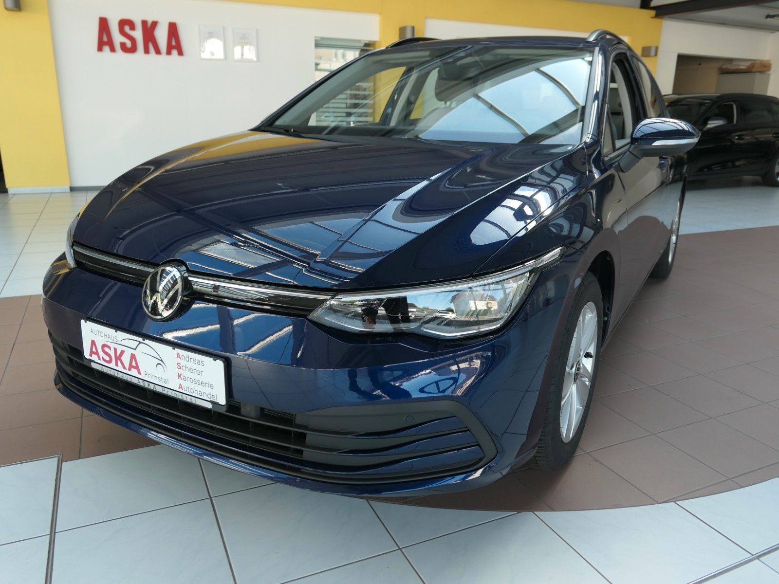 Fahrzeugabbildung Volkswagen Golf VIII Variant 110 TSI Life*NAVI*App*RFK*ACC