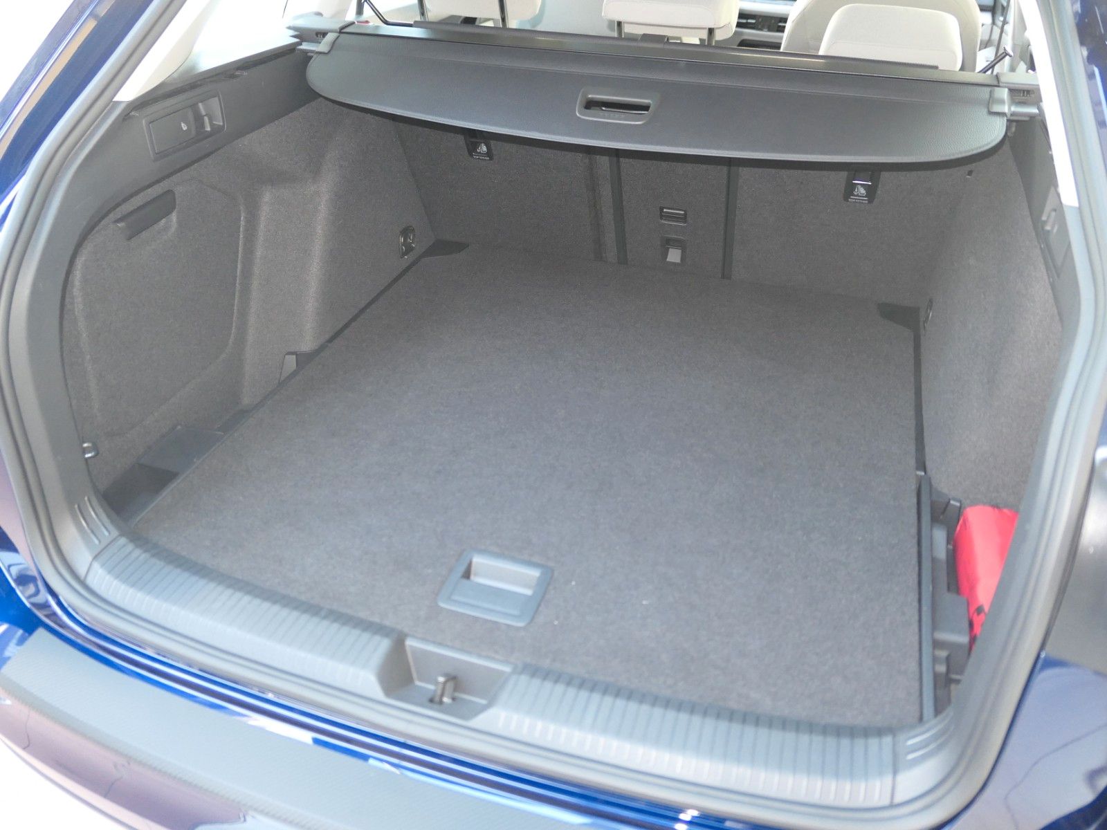 Fahrzeugabbildung Volkswagen Golf VIII Variant 110 TSI Life*NAVI*App*RFK*ACC