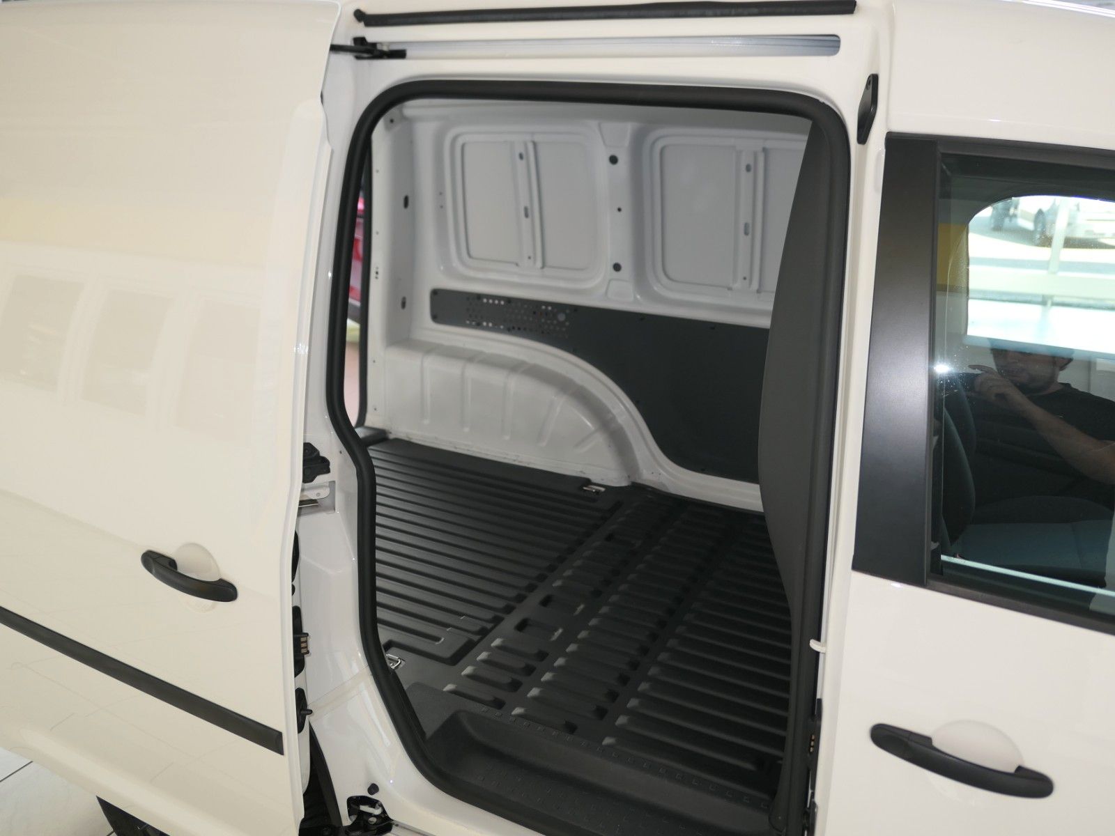 Fahrzeugabbildung Volkswagen Caddy Kasten TSI BMT*SHZ*el.FH*PDC*TOP Zustan