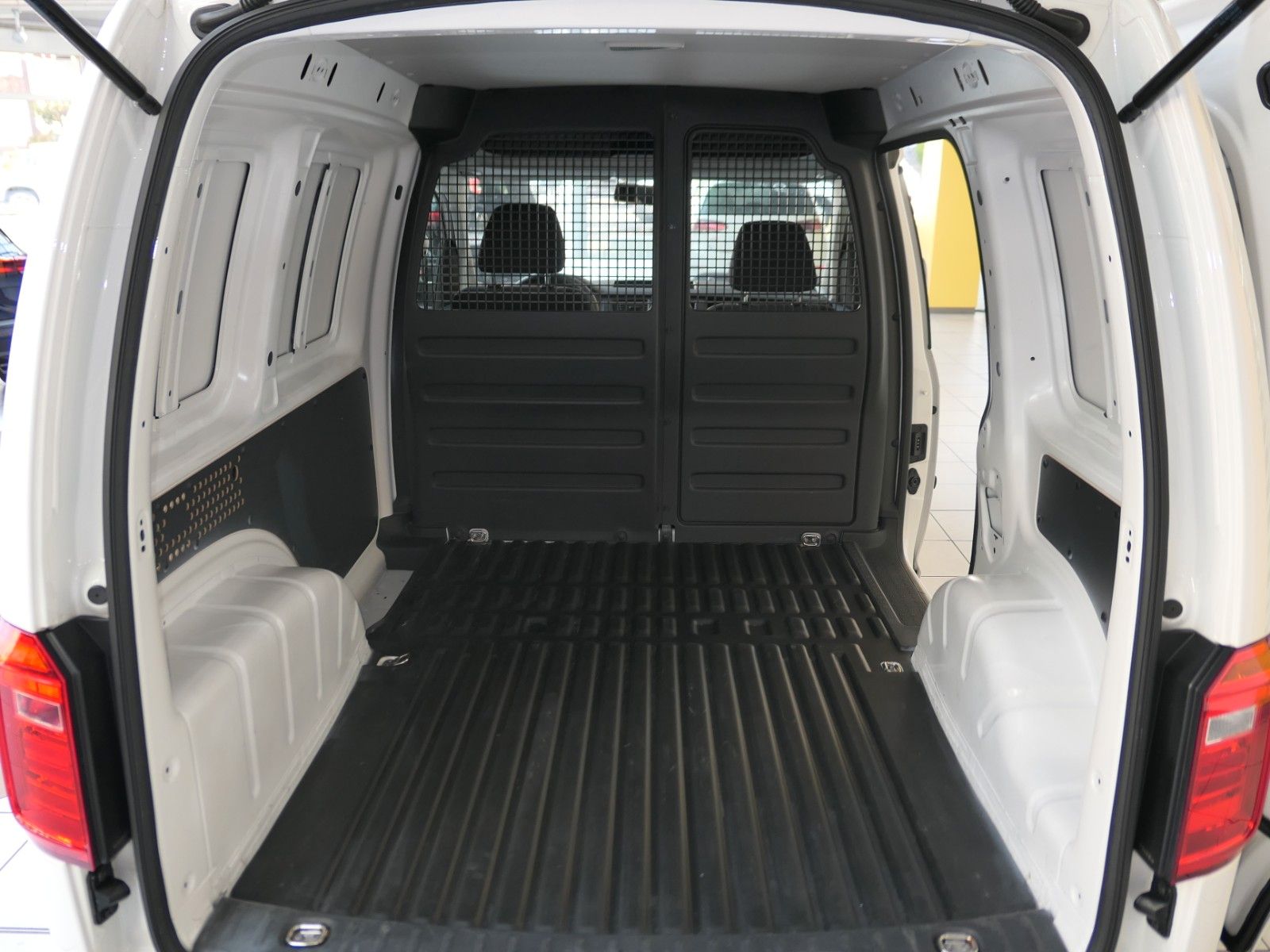 Fahrzeugabbildung Volkswagen Caddy Kasten TSI BMT*SHZ*el.FH*PDC*TOP Zustan