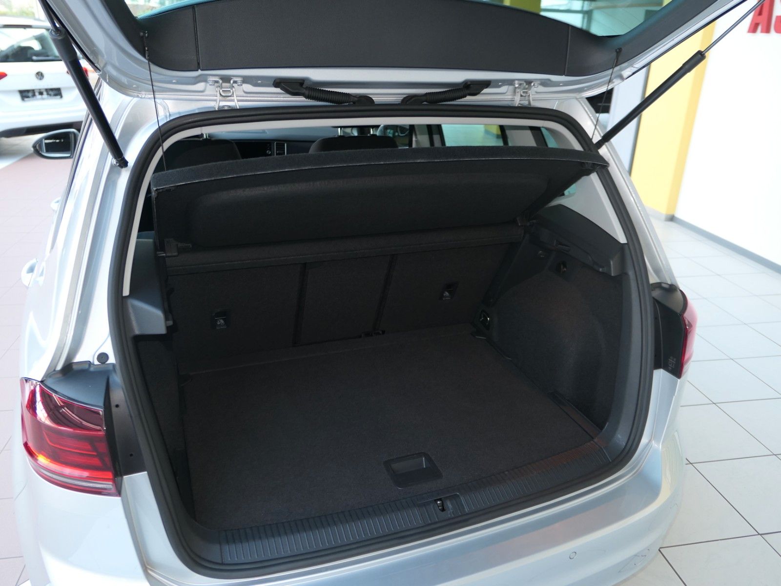Fahrzeugabbildung Volkswagen Golf Sportsvan VII TSI*NAVI*APPCon*LM*SHZ*HU neu