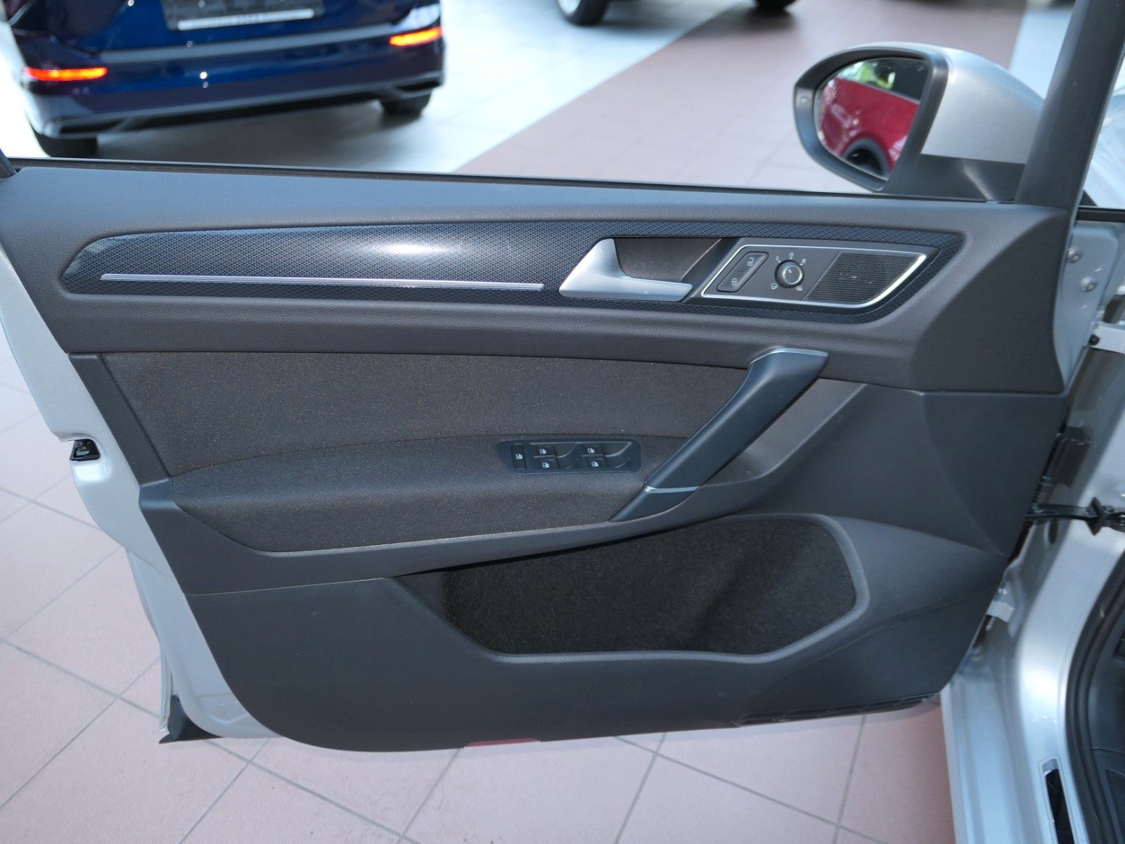 Fahrzeugabbildung Volkswagen Golf Sportsvan VII TSI*NAVI*APPCon*LM*SHZ*HU neu