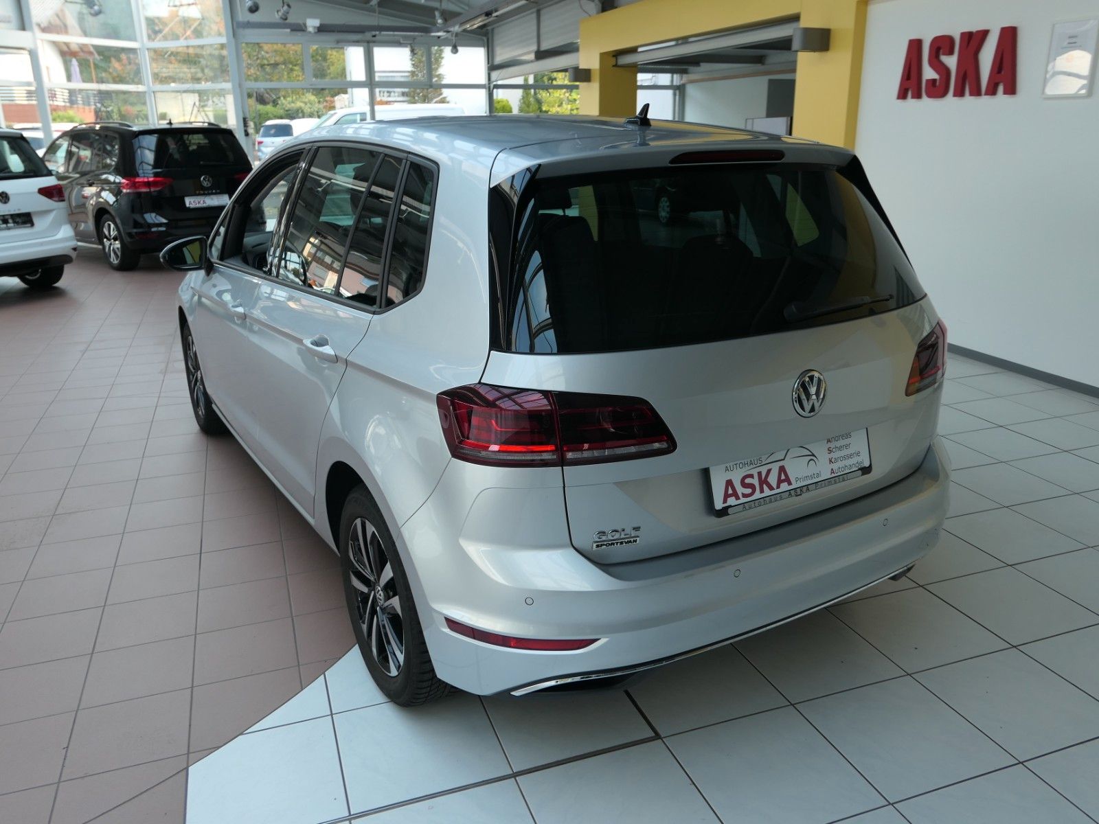 Fahrzeugabbildung Volkswagen Golf Sportsvan VII TSI*NAVI*APPCon*LM*SHZ*HU neu
