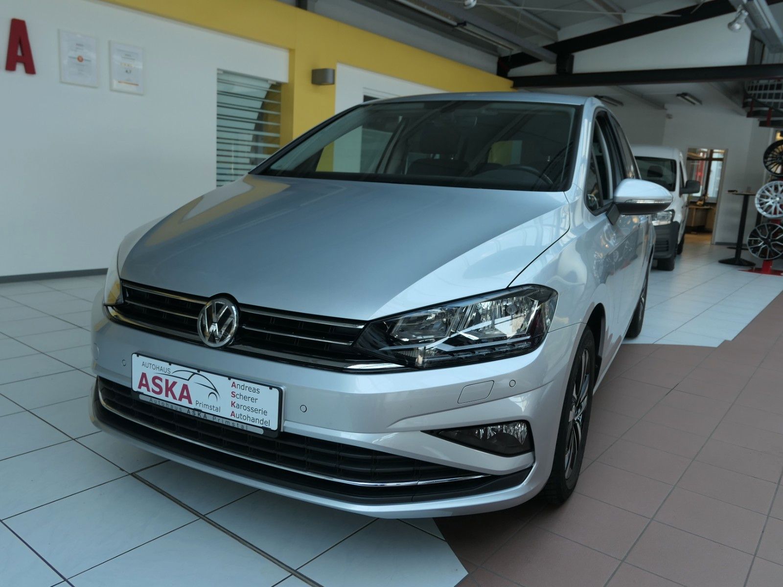 Fahrzeugabbildung Volkswagen Golf Sportsvan VII TSI*NAVI*APPCon*LM*SHZ*HU neu