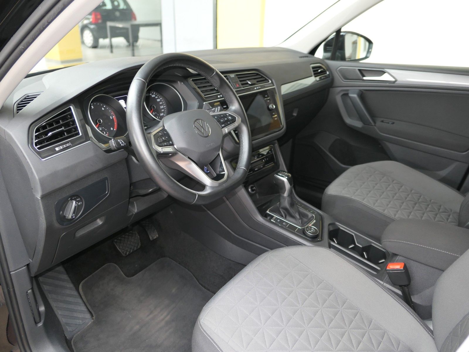 Fahrzeugabbildung Volkswagen Tiguan 2,0 TDI DSG 4Motion "Life"