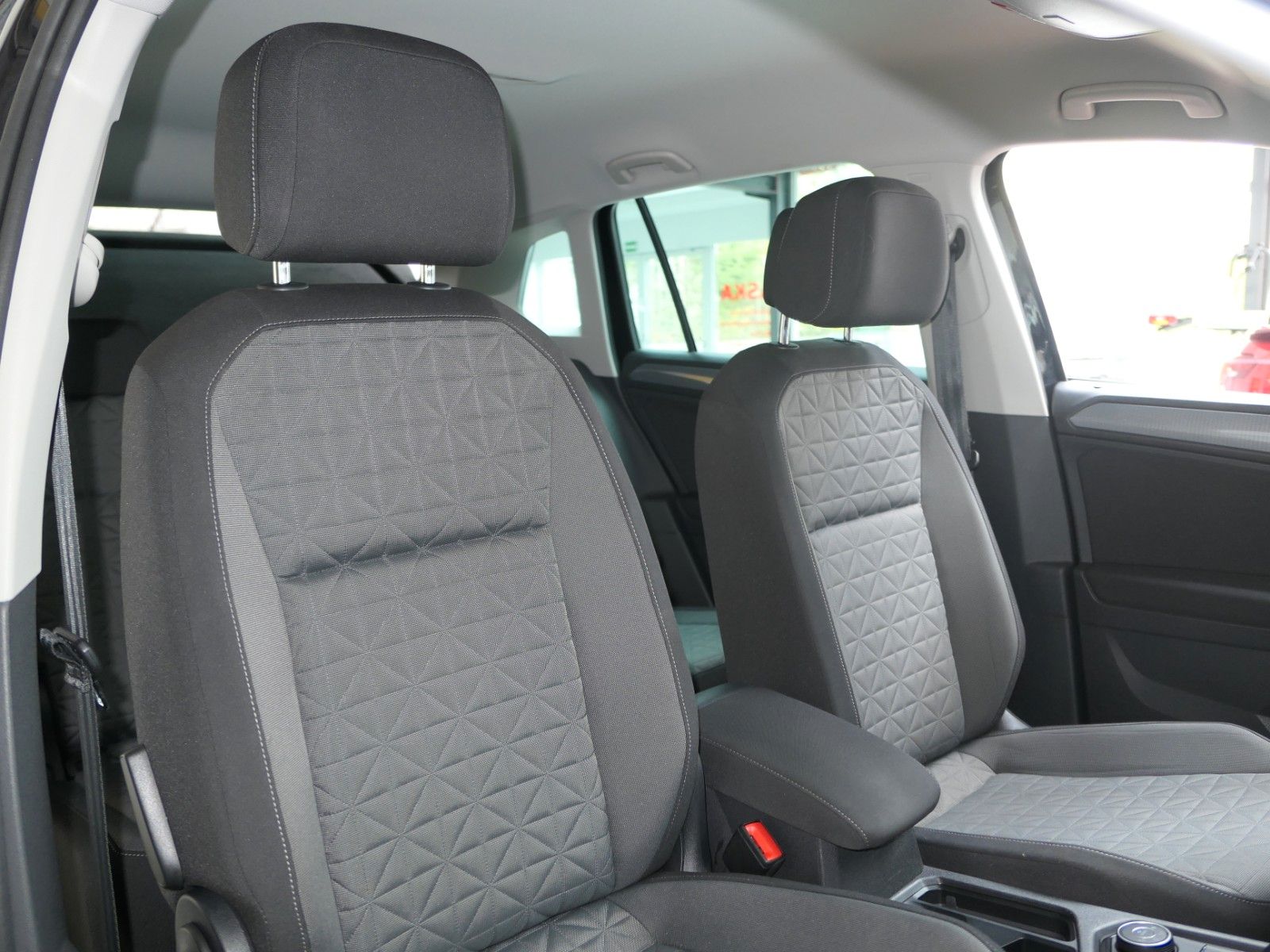 Fahrzeugabbildung Volkswagen Tiguan 2,0 TDI DSG 4Motion "Life"