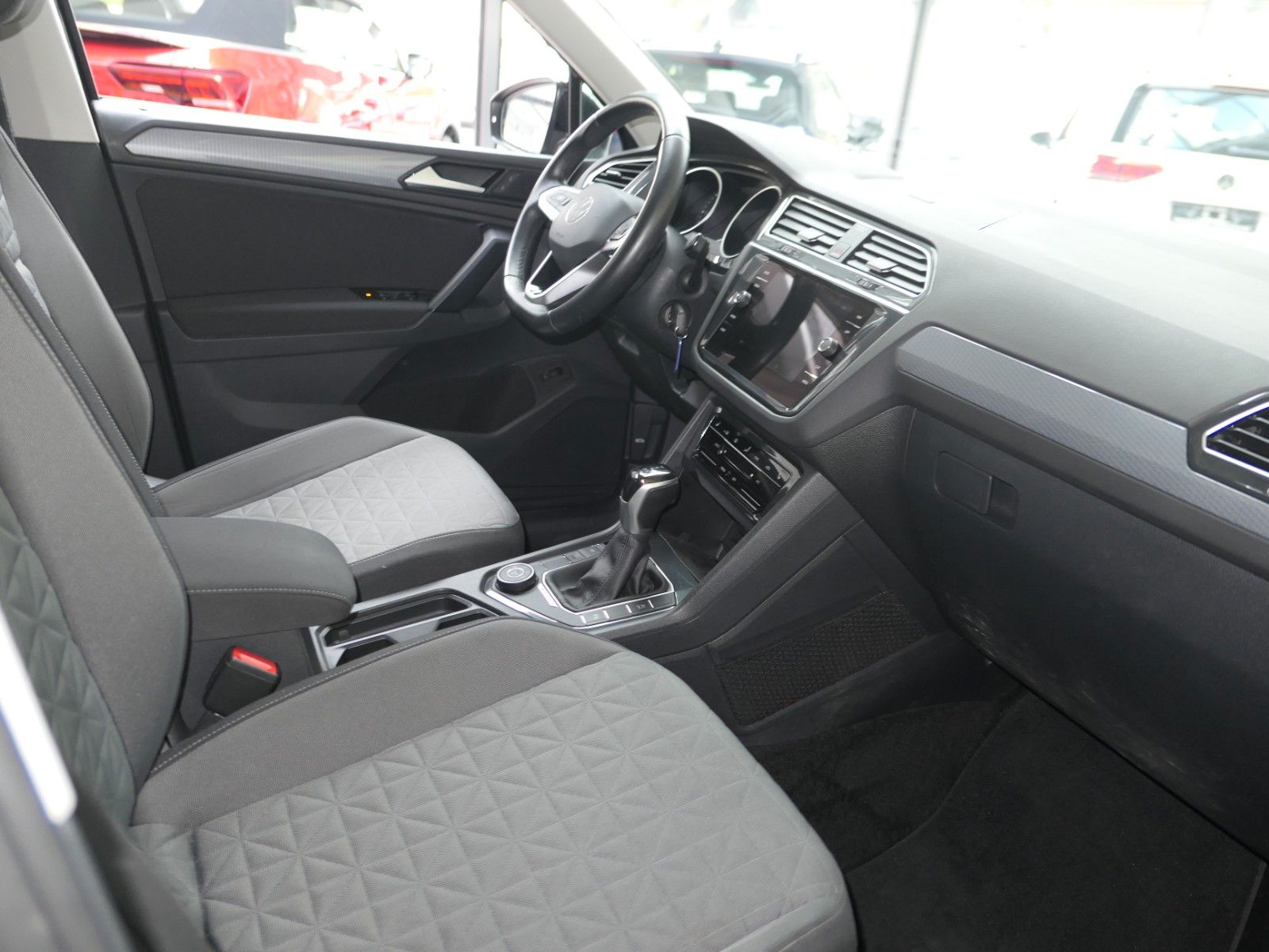 Fahrzeugabbildung Volkswagen Tiguan 2,0 TDI DSG 4Motion "Life"