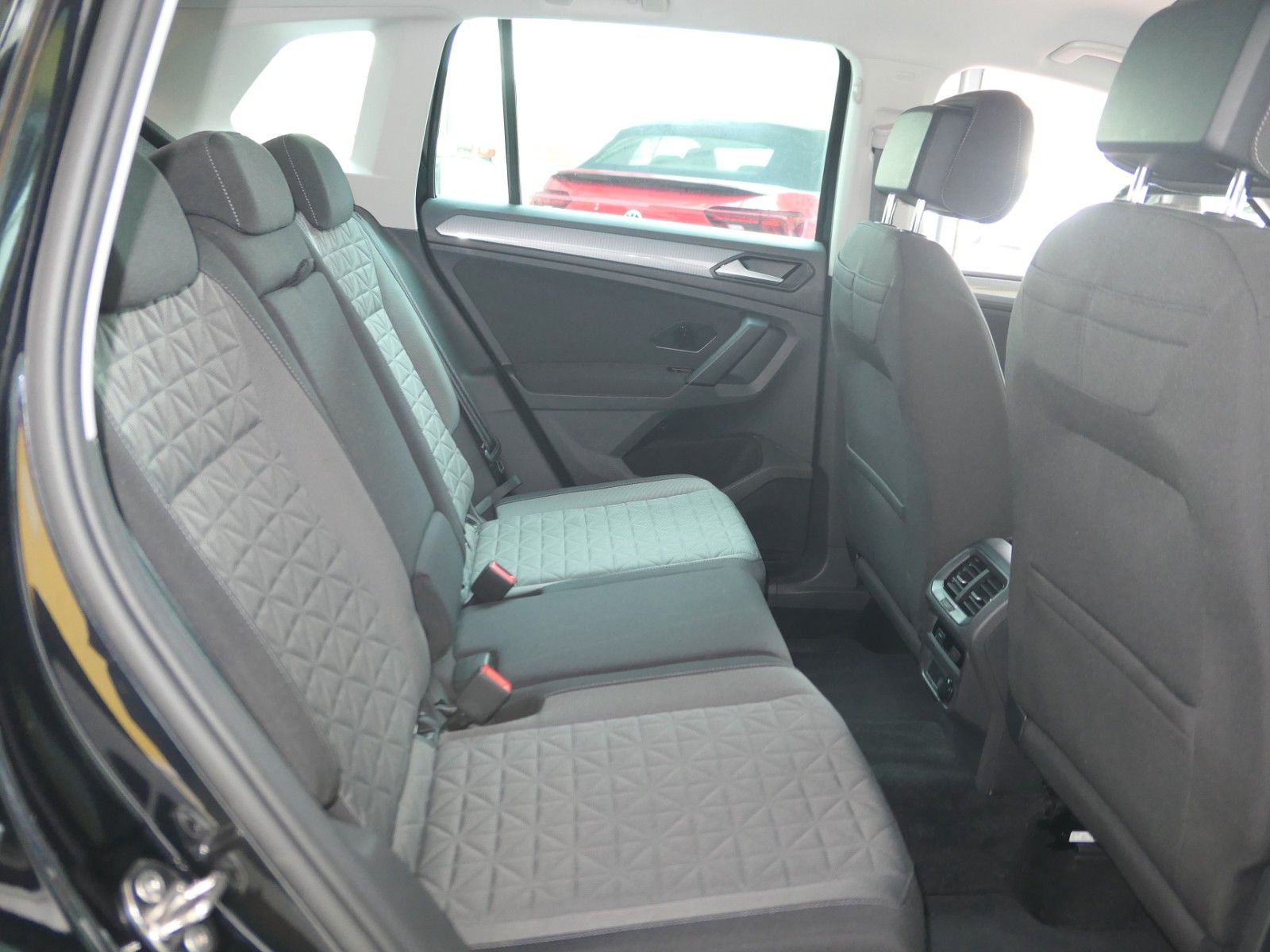 Fahrzeugabbildung Volkswagen Tiguan 2,0 TDI DSG 4Motion "Life"