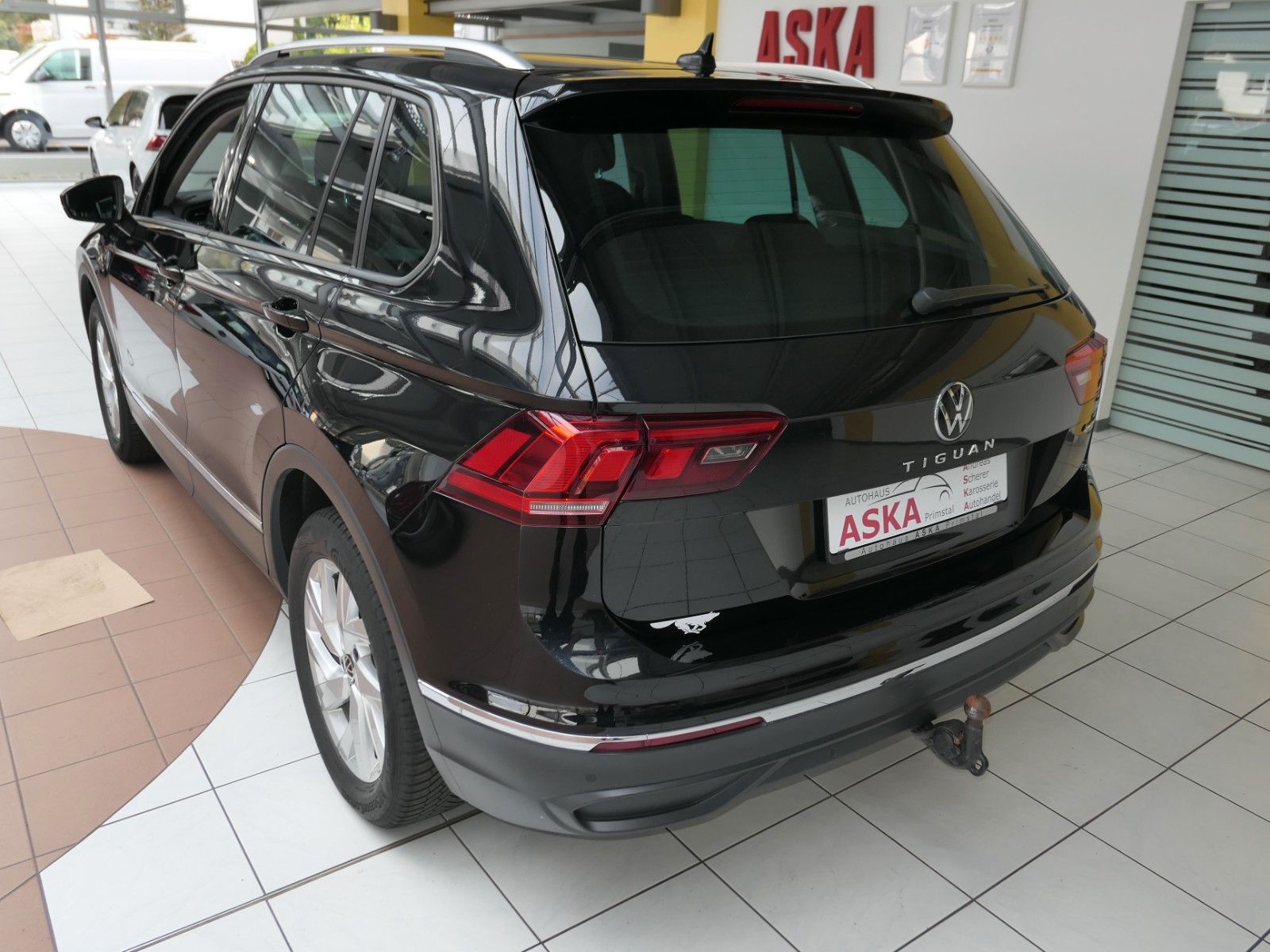 Fahrzeugabbildung Volkswagen Tiguan 2,0 TDI DSG 4Motion "Life"