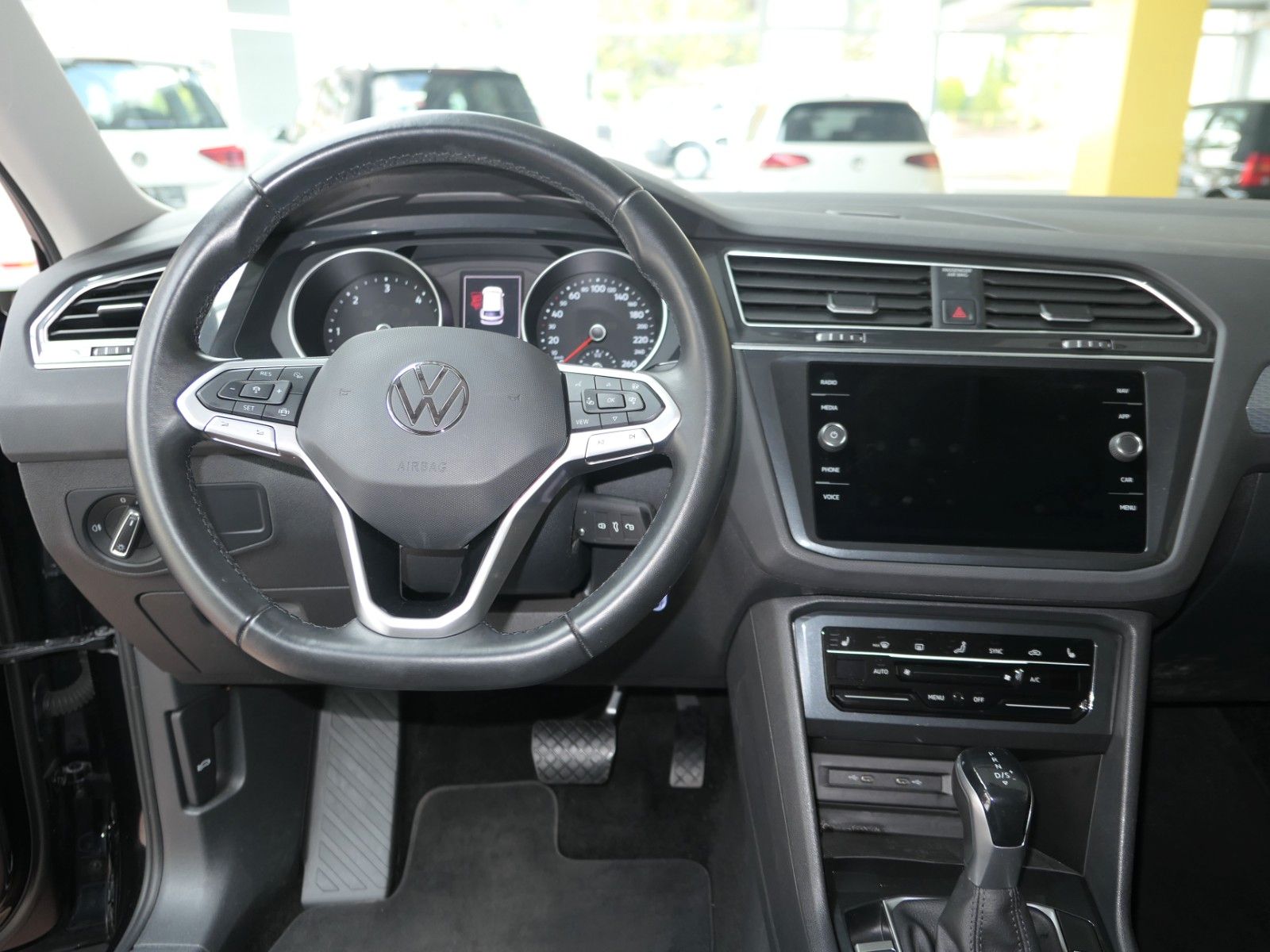 Fahrzeugabbildung Volkswagen Tiguan 2,0 TDI DSG 4Motion "Life"