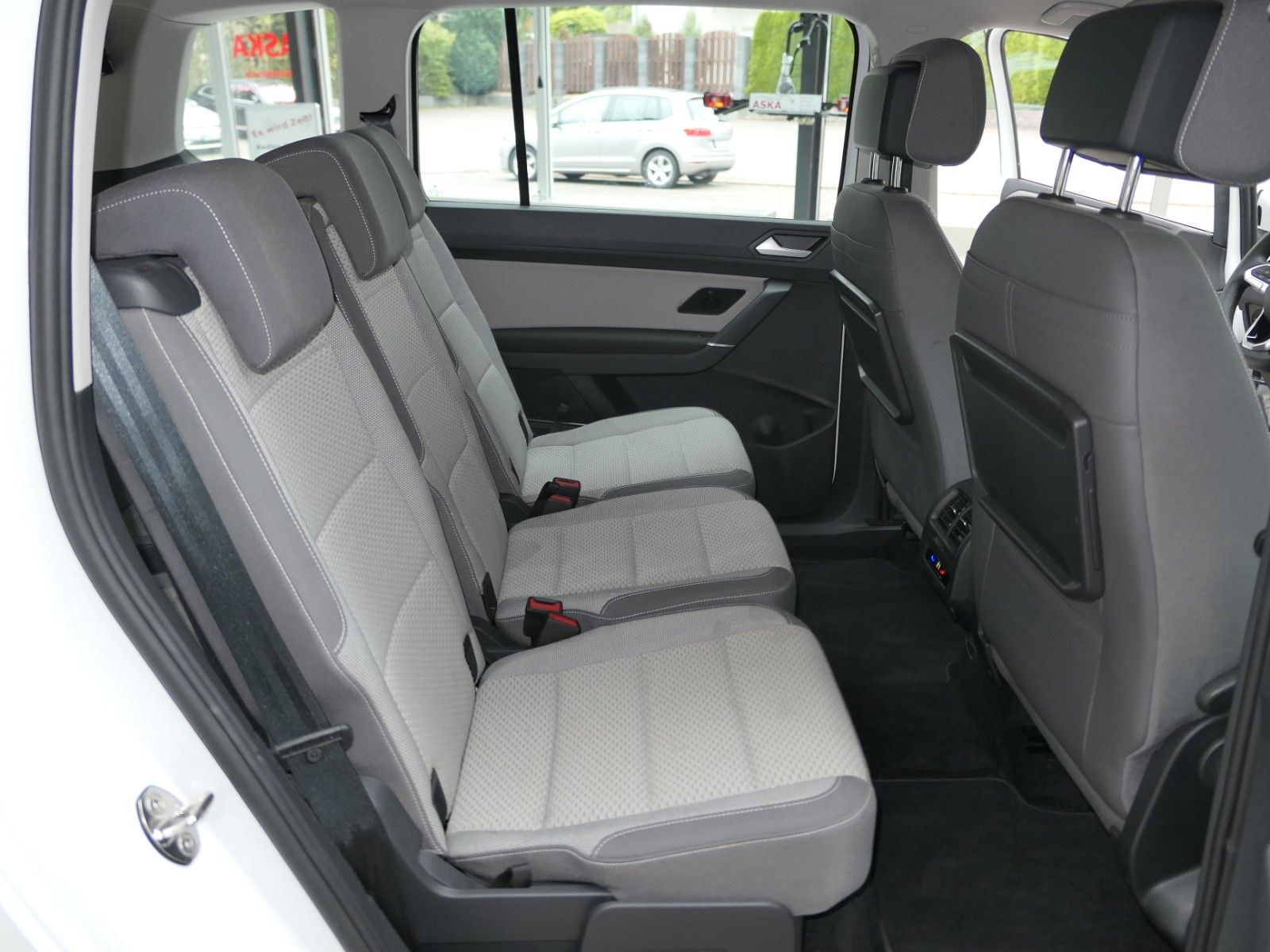 Fahrzeugabbildung Volkswagen Touran 1.5 TSI Navi*PDC*ACC*LM*uvm