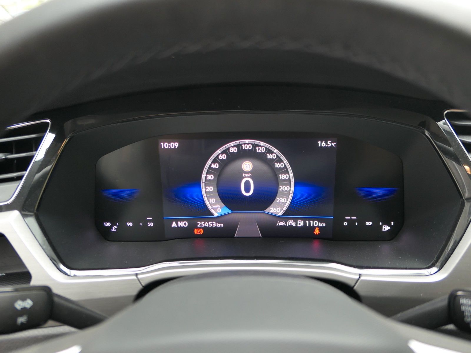 Fahrzeugabbildung Volkswagen Touran 1.5 TSI Navi*PDC*ACC*LM*uvm