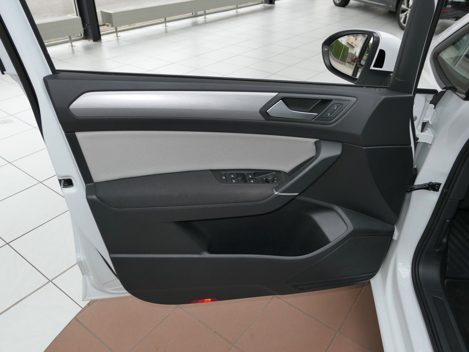 Fahrzeugabbildung Volkswagen Touran 1.5 TSI Navi*PDC*ACC*LM*uvm