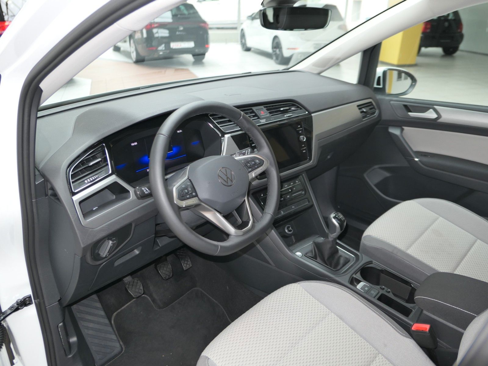 Fahrzeugabbildung Volkswagen Touran 1.5 TSI Navi*PDC*ACC*LM*uvm