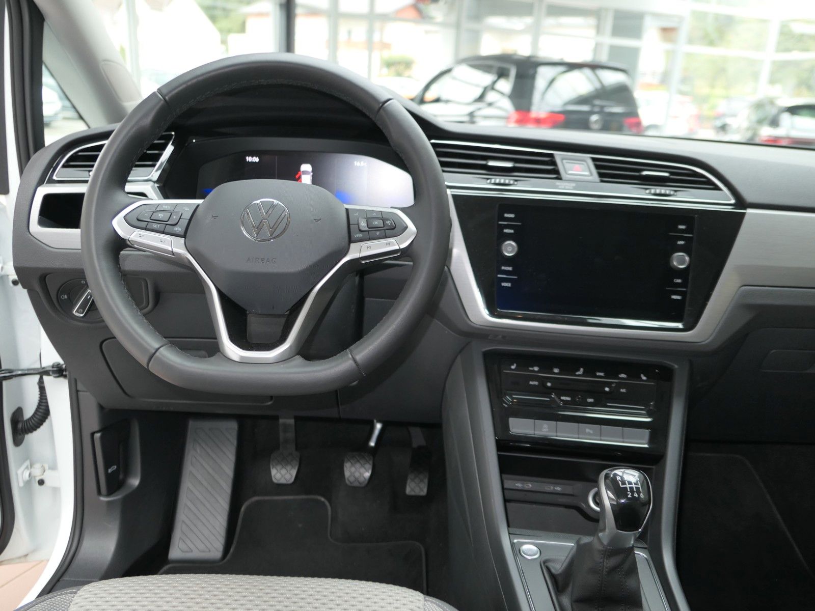 Fahrzeugabbildung Volkswagen Touran 1.5 TSI Navi*PDC*ACC*LM*uvm