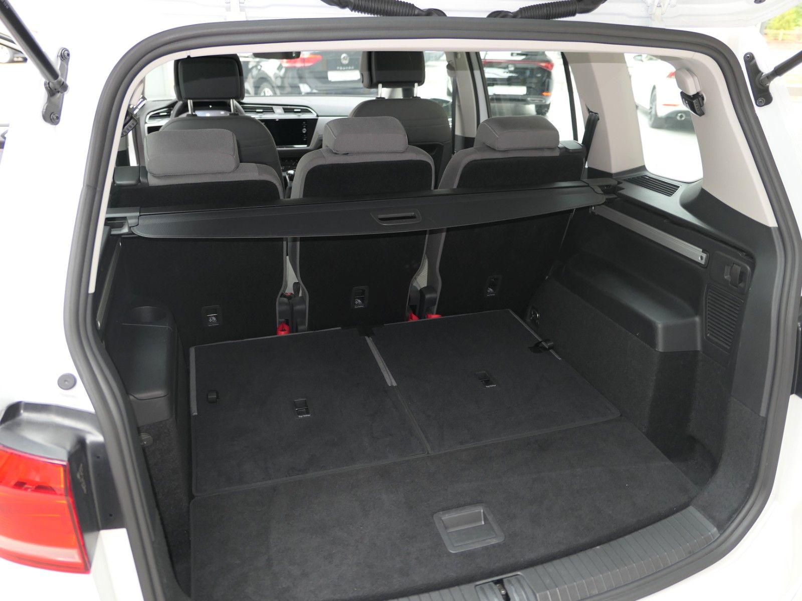 Fahrzeugabbildung Volkswagen Touran 1.5 TSI Navi*PDC*ACC*LM*uvm