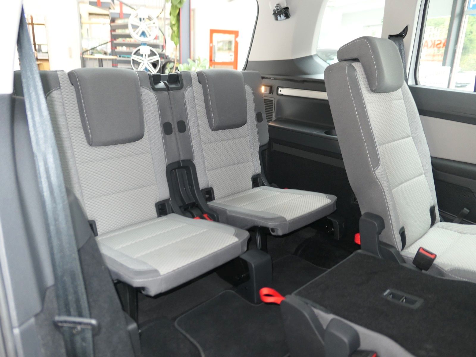 Fahrzeugabbildung Volkswagen Touran 1.5 TSI Navi*PDC*ACC*LM*uvm