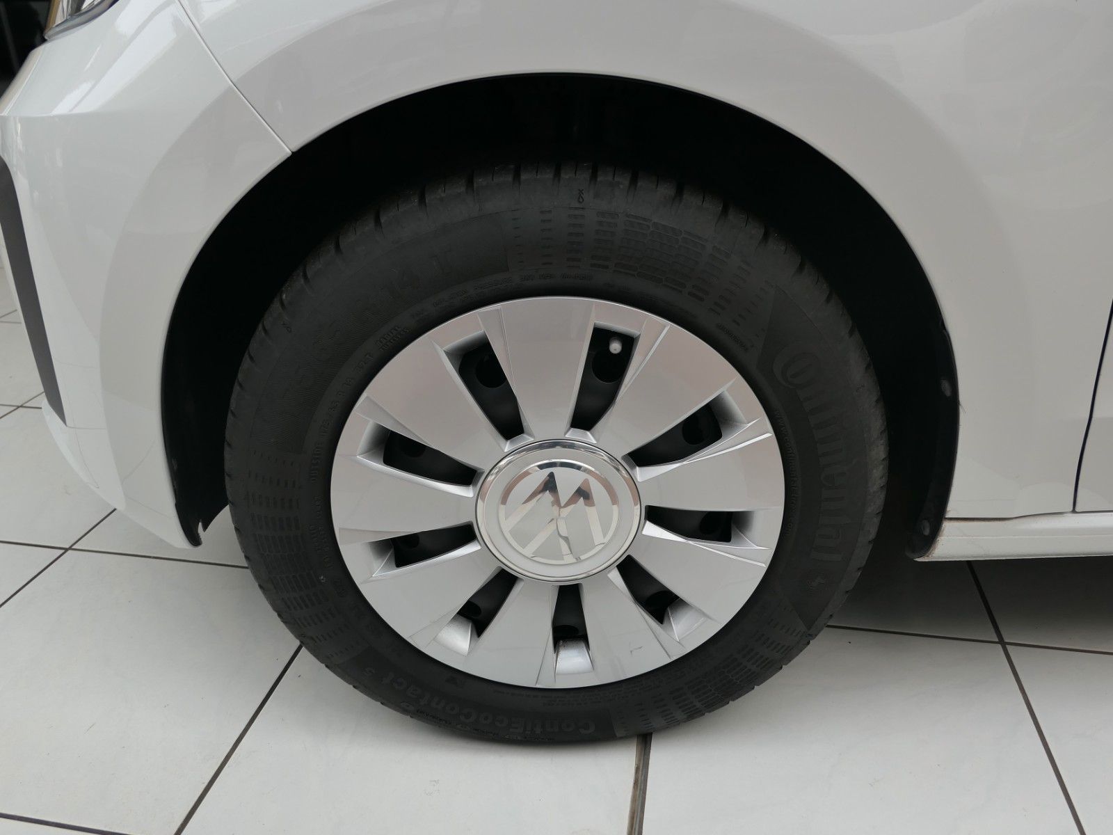 Fahrzeugabbildung Volkswagen up! move up RFK*4Türen*Bluetooth*Klima*Tempomat