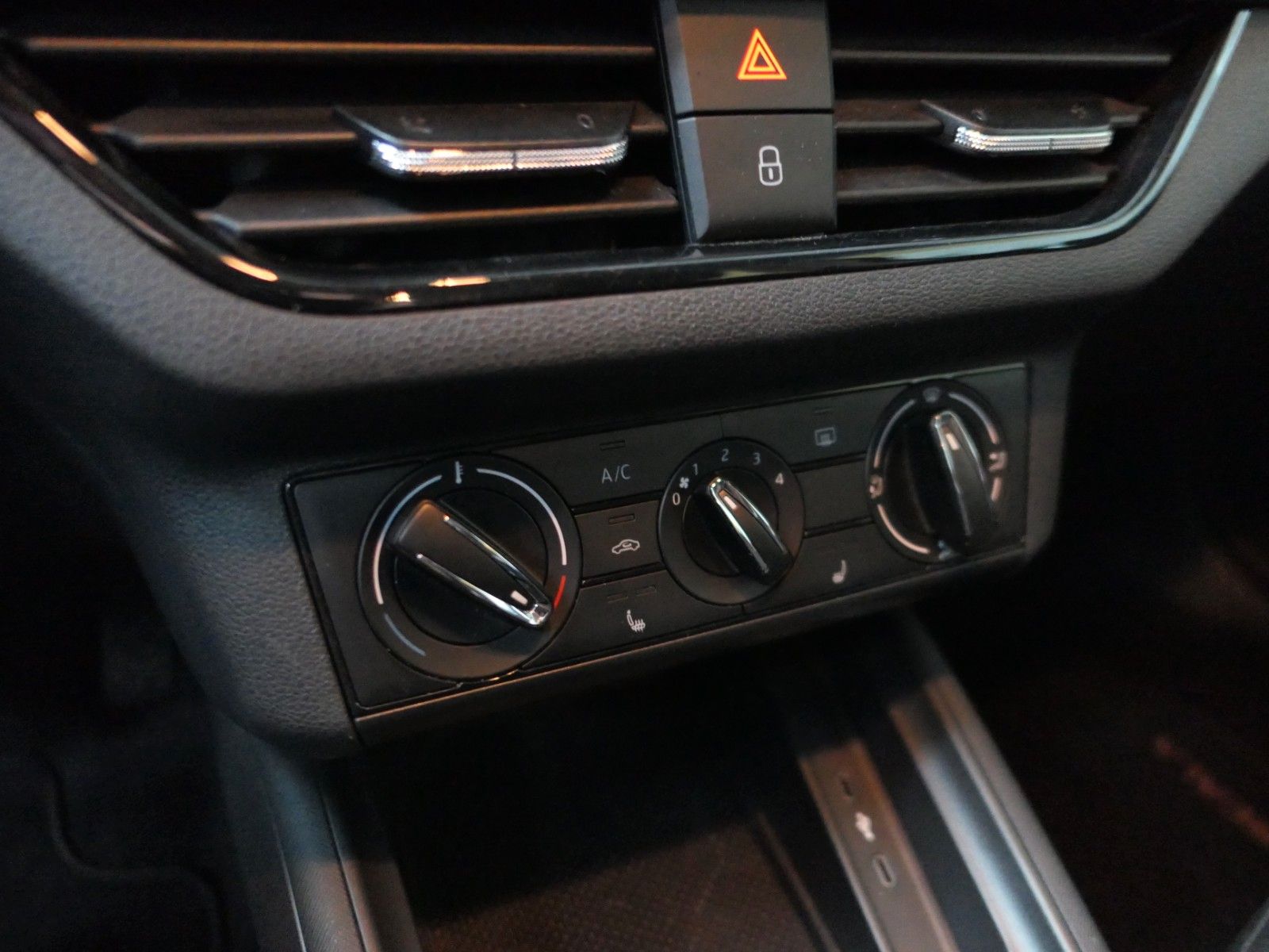 Fahrzeugabbildung SKODA Scala TSI*SmartLink*PDC*SHZ*Bluetooth*Kombi-Lim.