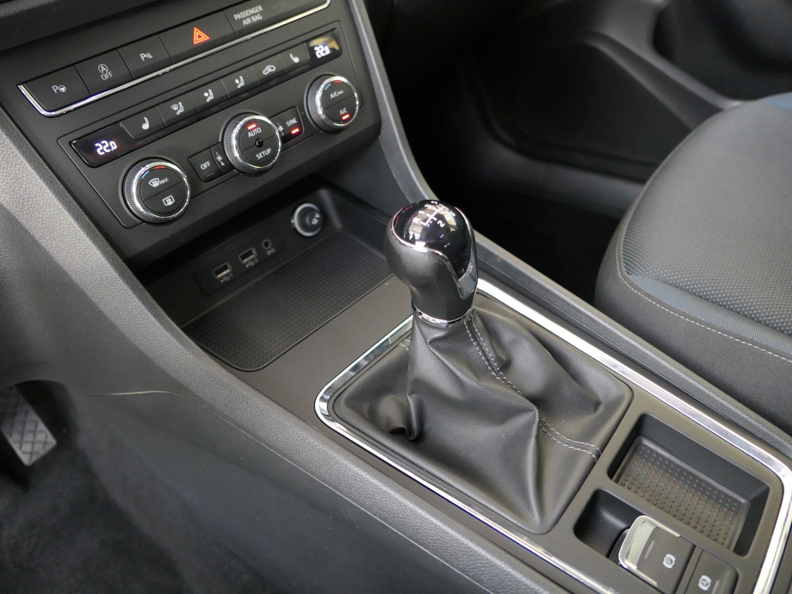 Fahrzeugabbildung SEAT Ateca Style *LM*Navi*Parkassist*Rückfahrkam.