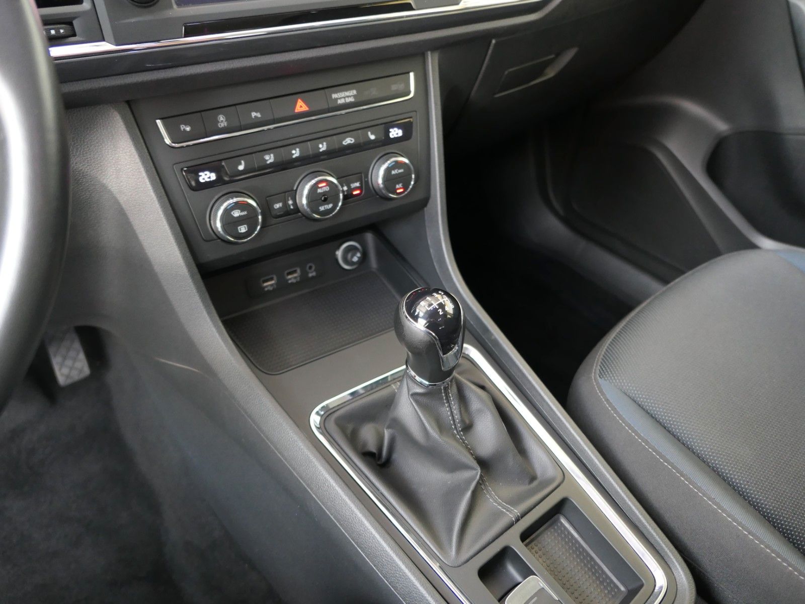 Fahrzeugabbildung SEAT Ateca Style *LM*Navi*Parkassist*Rückfahrkam.