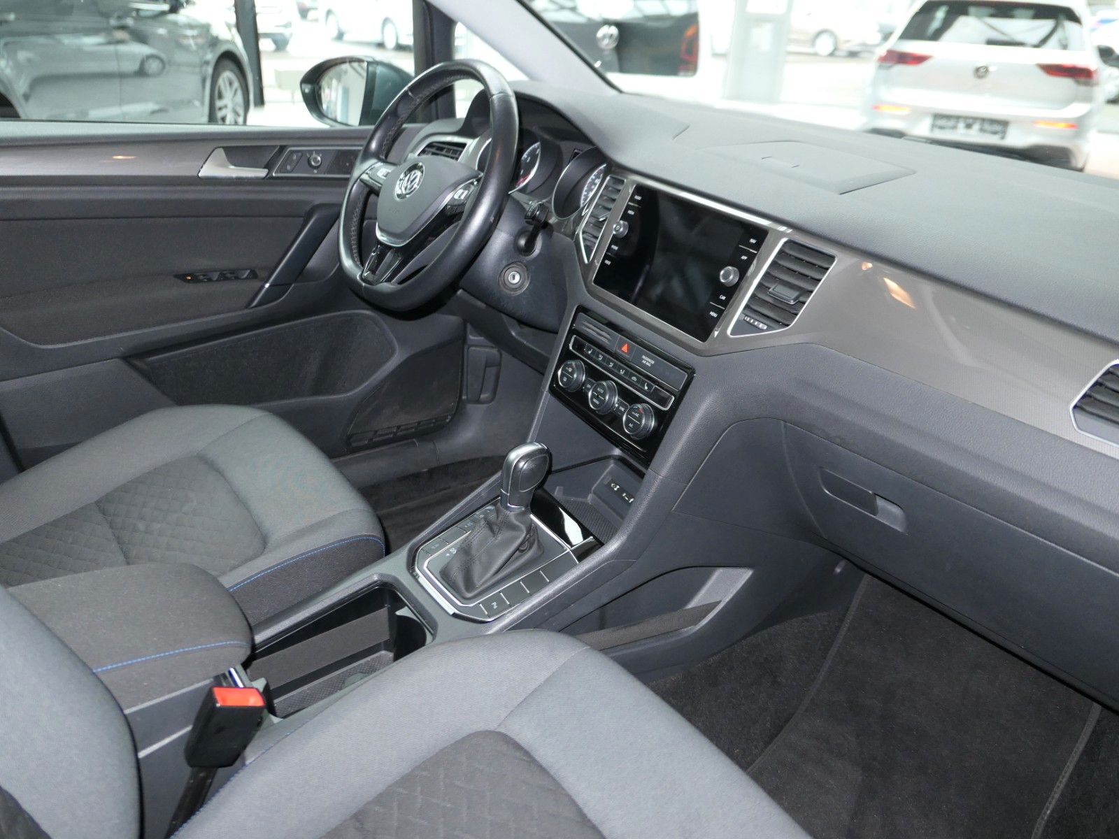 Fahrzeugabbildung Volkswagen Golf 7 Sportsvan  LM*DSG*NAVI+AppConnect*