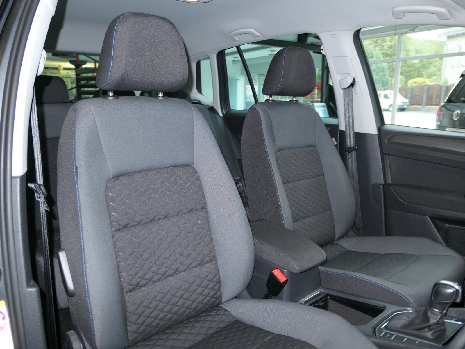 Fahrzeugabbildung Volkswagen Golf 7 Sportsvan  LM*DSG*NAVI+AppConnect*