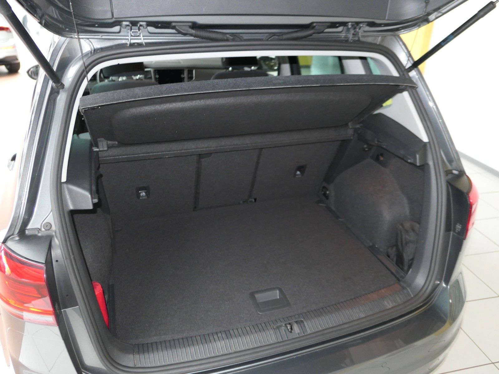 Fahrzeugabbildung Volkswagen Golf 7 Sportsvan  LM*DSG*NAVI+AppConnect*